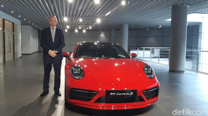 PT Eurokars Artha Utama selaku distributor resmi Porsche di Indonesia memiliki bos baru mengawali tahun 2020. Managing Director Porsche Indonesia sebelumnya, Cristoph Choi digantikan oleh Jason Broom, efektif mulai berlaku Januari 2020