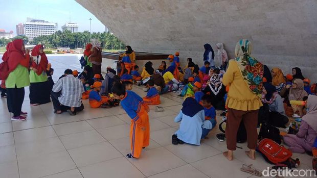 Mau Jalan-jalan Lihat Monas yang Lagi Gundul? Bisa, tapi...