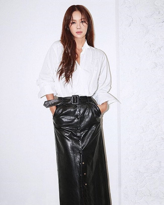 Di akun Instagram-nya, Uhm Jung Hwa memang jarang mengunggah foto berbikini. Namun beberapa kali ia menampilkan tubuhnya yang seksi untuk video klip, pemotretan, atau dalam acara penghargaan. Foto: Instagram @umaizing