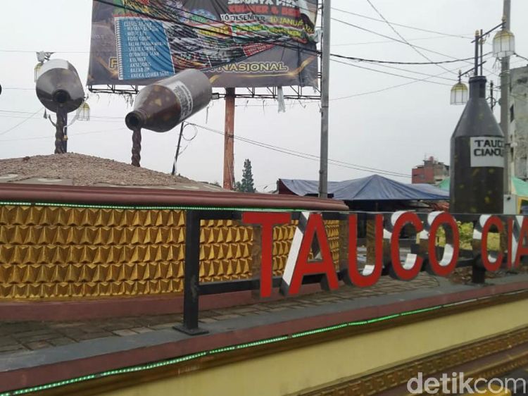 10 Tugu Makanan Unik di Berbagai Daerah, Gerobak Nasgor hingga Petai