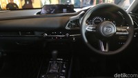 Fitur G-Vectoring Control Plus (GVC Plus) yang dimiliki Mazda CX-30 merupakan pengembangan fitur G-Vectoring Control sebagai bagian SKYACTIV-VEHICLE DYNAMICS milik Mazda.