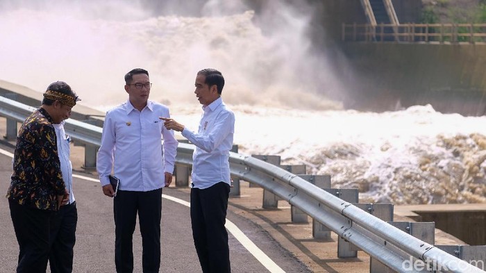 Presiden Jokowi meresmikan Terowongan Nanjung di Kabupaten Bandung, Jawa Barat.