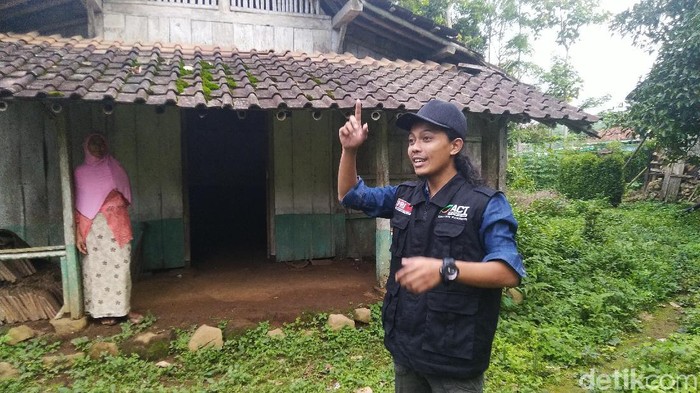 ardian, relawan penolong sukiyah di getasan, semarang