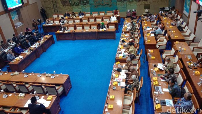Bos Pertamina Rapat di DPR Bos Pertamina Rapat di DPR