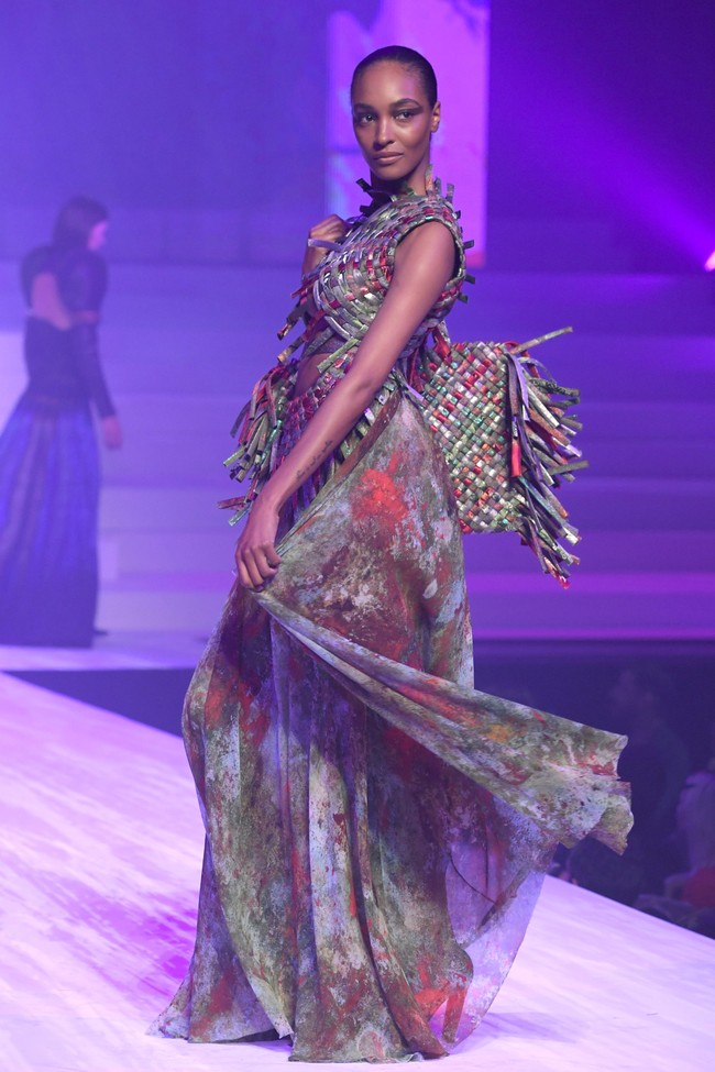 Fashion show karya desainer Jean Paul Gaultier yang merupakan koleksi terakhirnya sebelum pamit setelah 50 tahun berkarya, digelar di Theatre du Chatelet, Paris Haute Couture Fashion Week Spring/Summer 2020, Paris, Prancis. [Photo by Pascal Le Segretain/Getty Images].