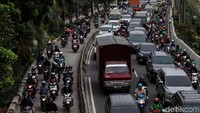 Sebagai gambaran, studi ini mengukur ongkos kemacetan dengan memfokuskan pada waktu yang hilang dalam perjalanan seseorang. Kemudian biaya operasional kendaraan dan juga tingkat polusi udara. Informasi tambahan juga dikumpulkan melalui data perjalanan yang diproyeksikan Google Maps. Rifkianto Nugroho/detikcom.