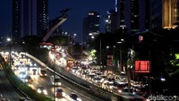 Biang kemacetan di kawasan Pancoran tersebut terlihat mempesona dari perspektif yang berbeda.