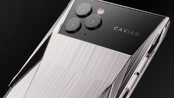 Kali ini mereka hadir dengan Cyberphone, yang terinspirasi dari Tesla Cybertruck. Foto: Caviar