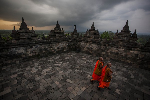 Saat Hari Raya Waisak, Candi Borobudur pun menjadi tempat ibadah dari umat Buddha dunia. (Getty Images)