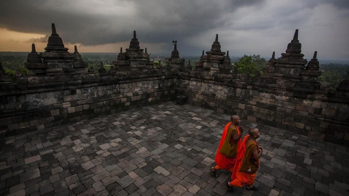 MAGELANG, CENTRAL JAVA, INDONESIA - MAY 10: Tourists at Borobudur temple during celebrations for Vesak Day on May 10, 2017 in Magelang, Central Java, Indonesia. Buddhists in Indonesia celebrate Vesak at the Borobudur temple annually, which makes it the most visited tourist attraction in Indonesia. It is observed during the full moon in May or June, with the ceremony centered at three Buddhist temples by walking from Mendut to Pawon and ending at Borobudur. The stages of life of Buddhisms founder, Gautama Buddha, which are celebrated at Vesak are his birth, enlightenment to Nirvana, and his passing (Parinirvana). (Photo by Ulet Ifansasti/Getty Images)