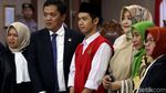 Momen Kebahagiaan Ibunda Sambut Kebebasan Lutfi