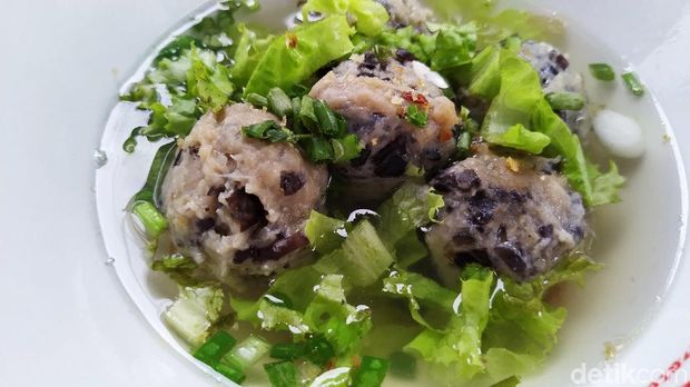 Sluurp! Renyah Gurih Bakso Jamur Berendam Kaldu Panas