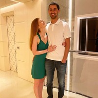 Jennifer Gates, putri Bill Gates bertunangan dengan kekasihnya yang keturunan Arab, Nayel Nassar. Jennifer membahagiakan momen pertunangannya itu dengan sang kekasih lewat Instagramnya. Inilah sosok Jennifer yang merupakan anak orang orang kaya terdua di dunia itu.  Foto: Instagram