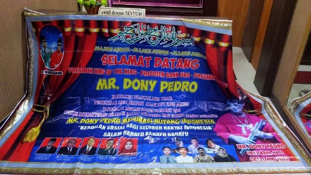 Ini Pengakuan Pembentang Spanduk King of The King di Nganjuk