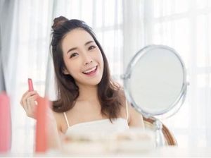 Ini Cara Buat Makeup Glowing Pakai Pixy Make It Glow