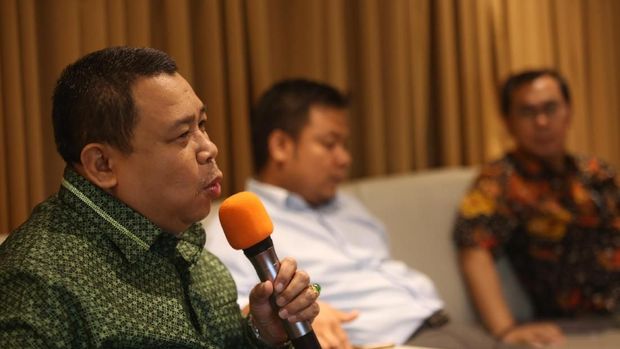 Wakil Ketua Komisi XI DPR RI Fathan, Perwakilan dari Kementrian Keuangan Sumarno dan Direktur Eksekutif Center for Indonesia Taxation Analysis (CITA) Yustinus Prastowo saat menjadi pembicara pada diskusi yang mengangkat tema Ekstensifikasi Cukai Untuk Keadilan dan Keseimbangan di kawasan Cikini, Jakarta Pusat.