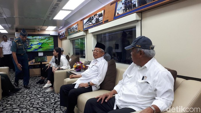 Maruf Amin meninjau perbaikan jalur KA rute Rangkas Bitung-Serang (Dwi Andayani/detikcom)