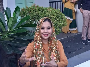 Gegara Pandemi Corona, Ayu Azhari Terpisah dengan Suami