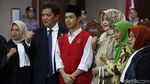 Momen Kebahagiaan Ibunda Sambut Kebebasan Lutfi