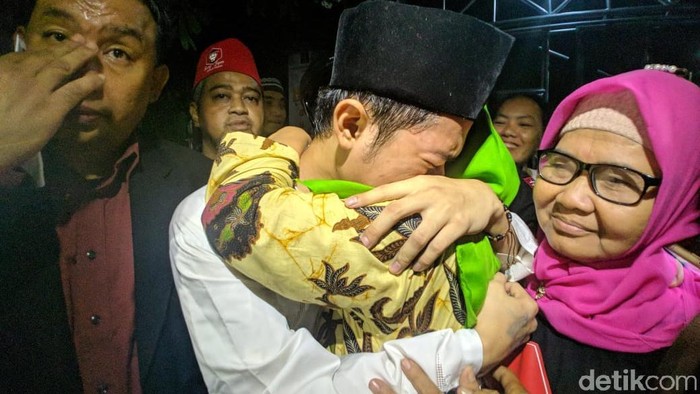 Lutfi saat keluar meninggalkan Rutan Salemba