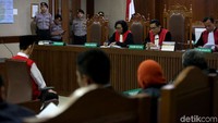 Lutfi divonis 4 bulan penjara karena terbukti bersalah melakukan perbuatan melawan polisi saat demonstrasi pada 30 September 2019.