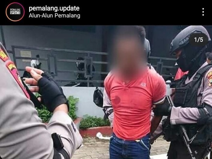 Viral foto seorang pria diduga membakar Alquran di Pemalang, Kamis (30/1/2020).