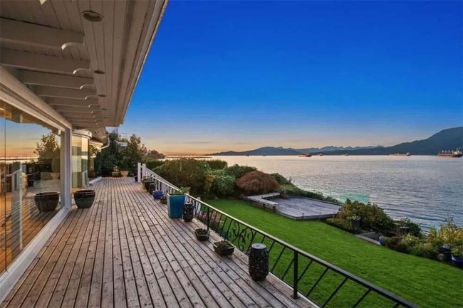 Rumah mewah di kawasan perumahan Kitsilano, Kanada ini, seperti dikutip The Sun, dikabarkan akan dibeli Pangeran Harry dan Meghan Markle untuk menjadi tempat tinggal baru mereka. Setelah mengumumkan keluar sebagai anggota senior keluarga Kerajaan Inggris, Pangeran Harry dan Meghan kini memang menetap di Kanada. Foto: Dok REW Real Estate