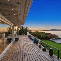 Rumah mewah di kawasan perumahan Kitsilano, Kanada ini, seperti dikutip The Sun, dikabarkan akan dibeli Pangeran Harry dan Meghan Markle untuk menjadi tempat tinggal baru mereka. Setelah mengumumkan keluar sebagai anggota senior keluarga Kerajaan Inggris, Pangeran Harry dan Meghan kini memang menetap di Kanada. Foto: Dok REW Real Estate