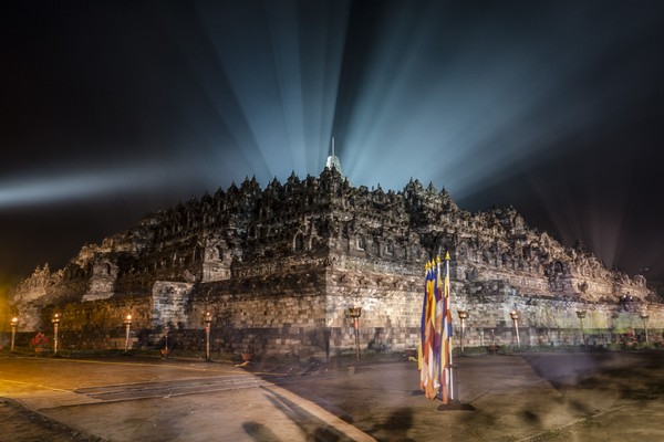 Salah satunya acaranya adalah pertunjukkan cahaya di Candi Borobudur. (Getty Images)