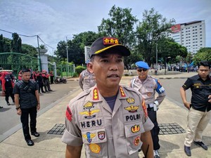 Polisi Amankan Massa yang Dicurigai Tak Berkelompok di Patung Kuda Jakpus