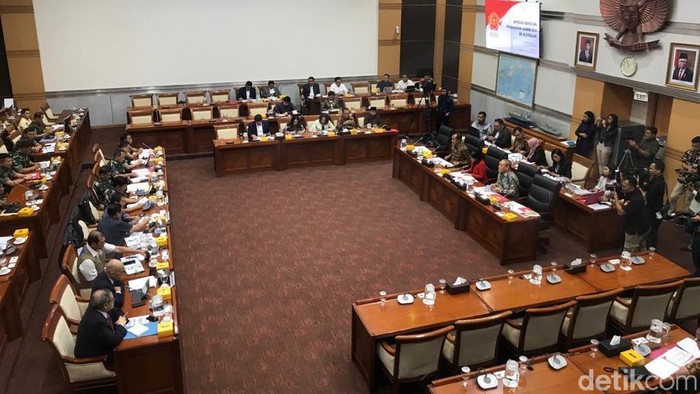 Rapat Komisi I DPR bersama Panglima TNI Marsekal Hadi Tjahjanto
