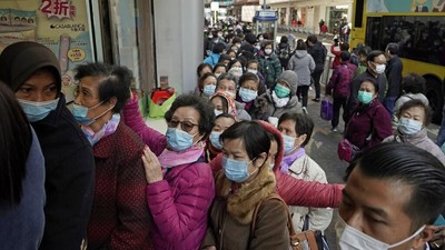 Warga Hong Kong Antre Beli Masker Demi Terhindar Virus Corona