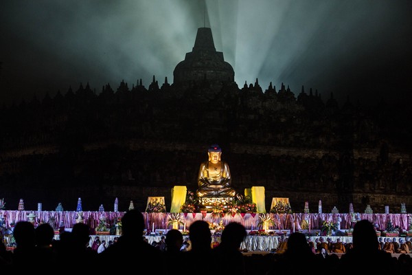 Kemegahan Candi Borobudur memang membuat siapa pun jatuh cinta. (Getty Images)