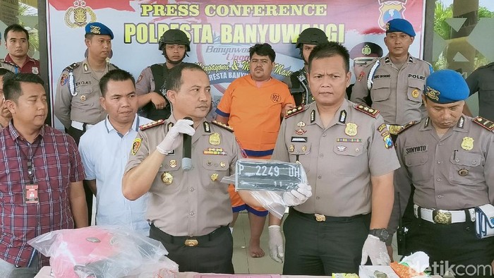 Pembunuh dan pembakar Rosidah (17), Ali Heri Sanjaya tidak begitu dikenal banyak orang di tempat tinggalnya. Namun bulan lalu namanya sempat menjadi sorotan karena membawa kabur motor orang.