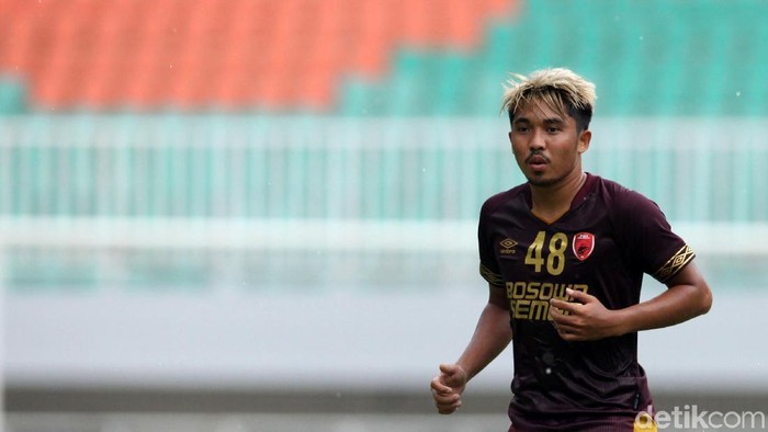 Muhammad Arfan adalah pemain sepakbola profesional Indonesia