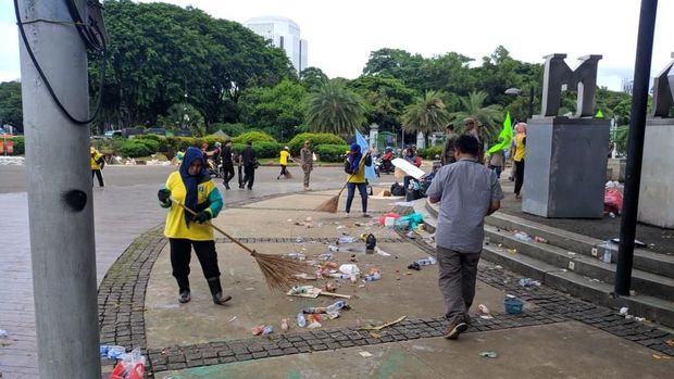 Massa Demo Depan Istana Berangsur Bubar, Lalin di Merdeka Barat Masih Ditutup