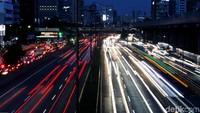 Dalam bingkai foto, kemacetan justru terlihat indah dari balik lensa.