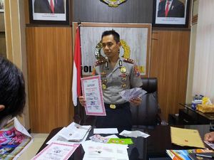 Dokumen 2 Milar Dolar Disita dari Pembentang Spanduk King of The King