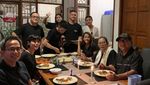 Potret Romantis Awkarin dan Sabian Tama Saat Makan Bareng