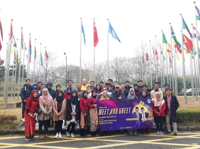 Sebanyak 50 mahasiswa asal Kabupaten Pasuruan tengah menuntut ilmu di China. Mereka kuliah di kampus-kampus yang berada di empat kota.