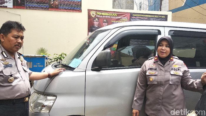 Pemuda Bandung gasak dua mobil