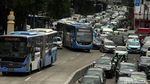 Jalan Veteran Ditutup, Bus TransJ Menumpuk di Halte Hayam Wuruk