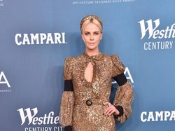 Charlize Theron Kenang Momen Sang Ibu Tembak Mati Ayahnya