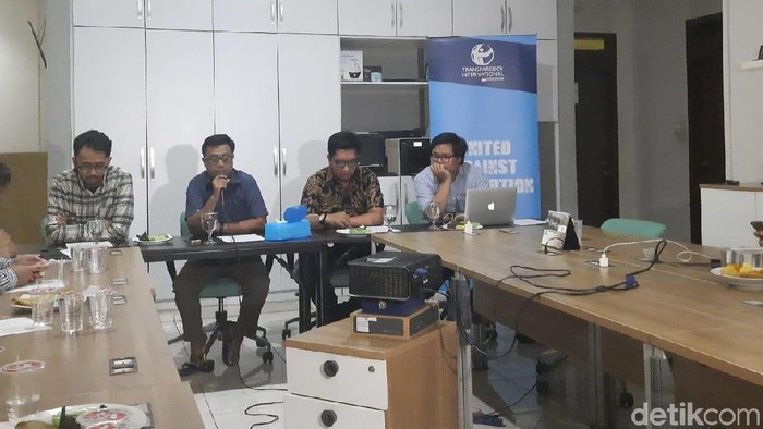 Koalisi Masyarakat Sipil Antikorupsi.
