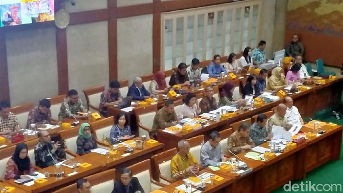 Rapat kerja mendag dengan komisi VI DPR Rapat kerja mendag dengan komisi VI DPR