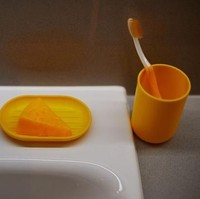 Kamu bisa melihat bahwa sabun di hotel unik inipun berbentuk seperti layaknya keju. Selain keunikan-keunikan tersebut, hotel keju ini juga menawarkan makanan-makanan yang berbau keju loh, seperti Halloumi fries, Raclette cheese, croques, garlic sourdough flatbread with cheese dan Camembert baguettes. Foto: dok. Cafe Rouge