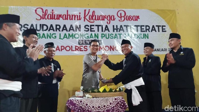 Polisi Lamongan mengajak semua elemen masyarakat menjaga tali persaudaraan antarsesama. Seperti yang disampaikan Kapolres Lamongan AKBP Harun.