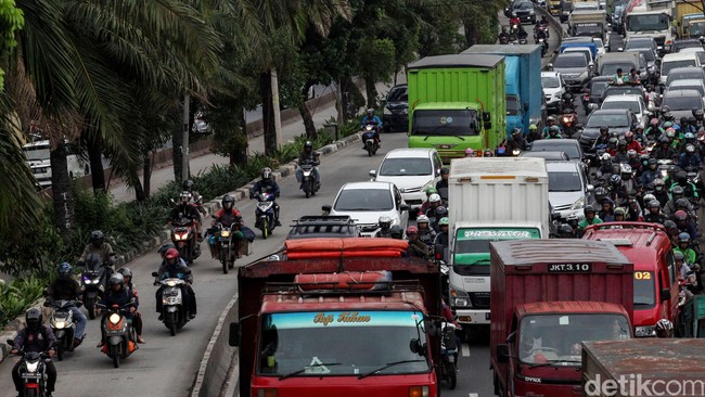Terpopuler: Waktu yang Terbuang di Jalan, Rem Tangan di Lampu Merah