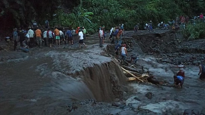 banjir bandang di blitar