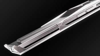 Karena terinspirasi dari Cybertruck, Cyberphone diselimuti dengan titanium dengan gaya yang sleek. Foto: Caviar